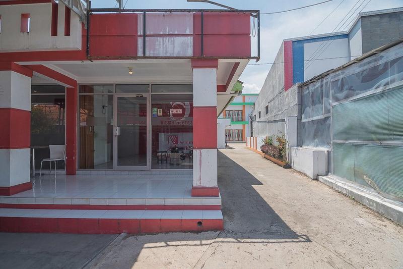 Formerly RedDoorz Plus near Alun Alun Kuningan - Genel