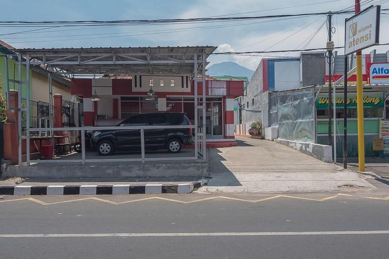 Formerly RedDoorz Plus near Alun Alun Kuningan - Genel