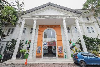Formerly RedDoorz Syariah @ Klojen Malang fotoÄŸrafÄ±