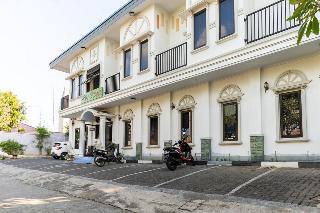 Formerly RedDoorz Plus @ Jalan Pumorow Manado fotoÄŸrafÄ±