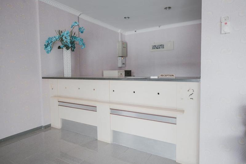 Formerly RedDoorz Plus near Istana Maimun Medan - Lobi