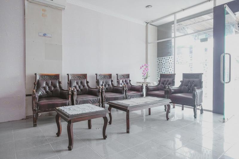 Formerly RedDoorz Plus near Istana Maimun Medan - Lobi