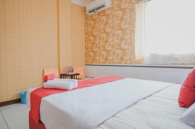 Formerly RedDoorz Plus near Istana Maimun Medan - Oda