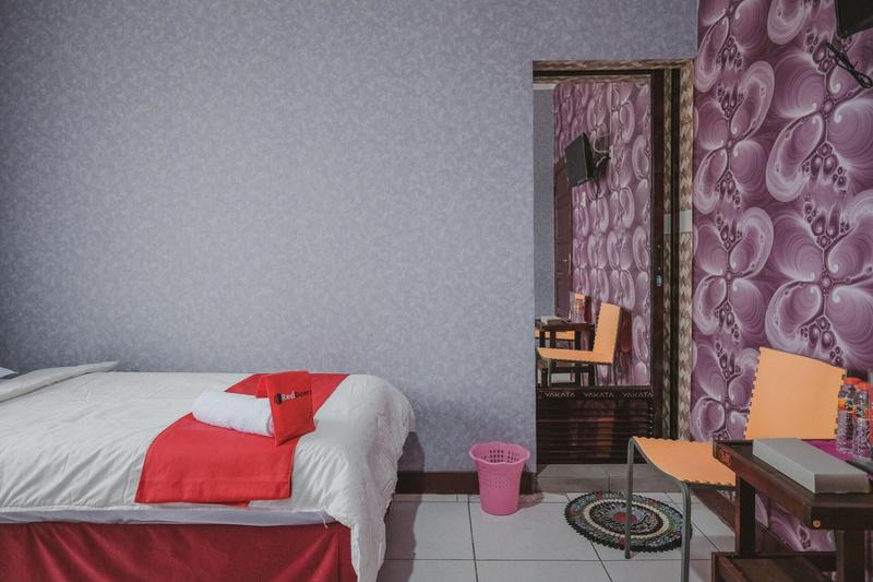 Formerly RedDoorz Plus near Istana Maimun Medan - Oda