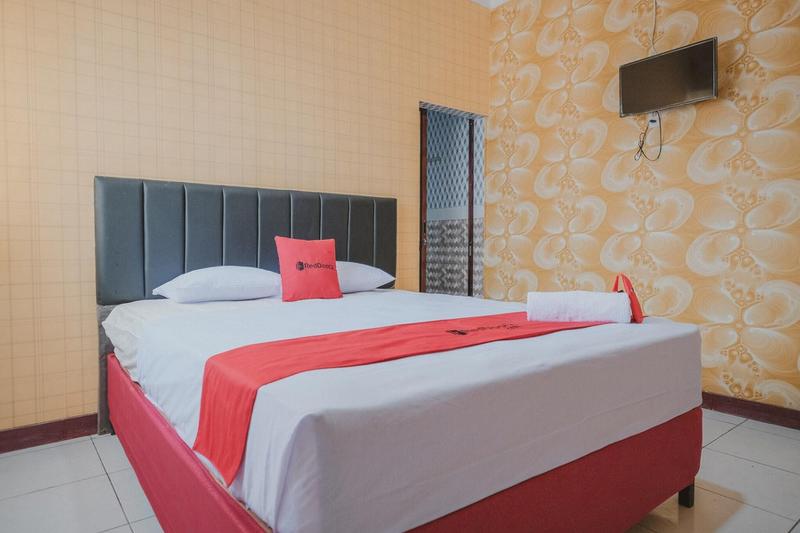 Formerly RedDoorz Plus near Istana Maimun Medan - Oda