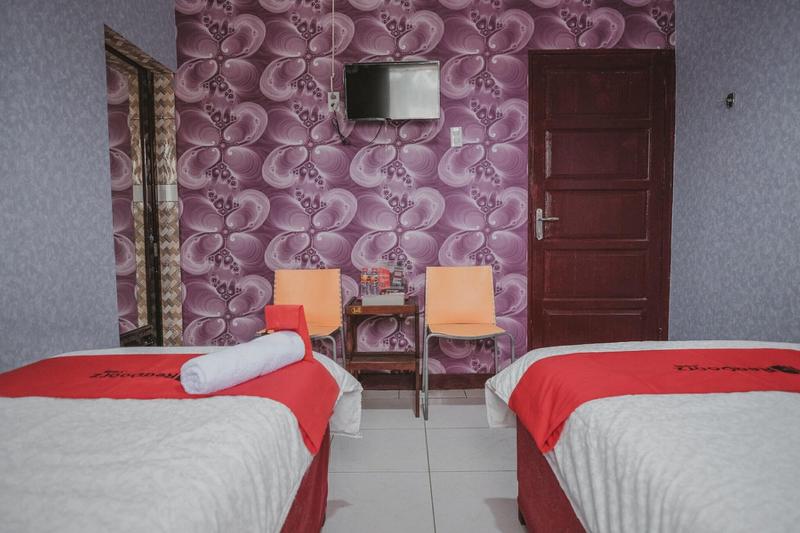Formerly RedDoorz Plus near Istana Maimun Medan - Oda