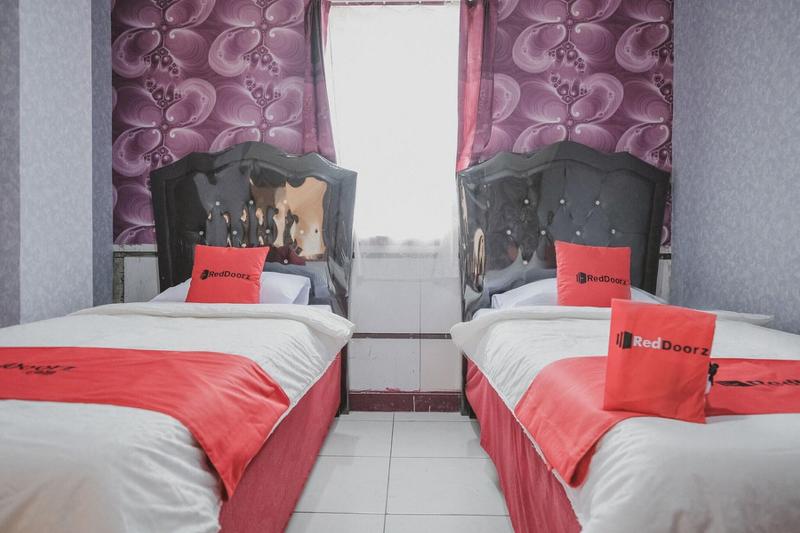 Formerly RedDoorz Plus near Istana Maimun Medan - Oda
