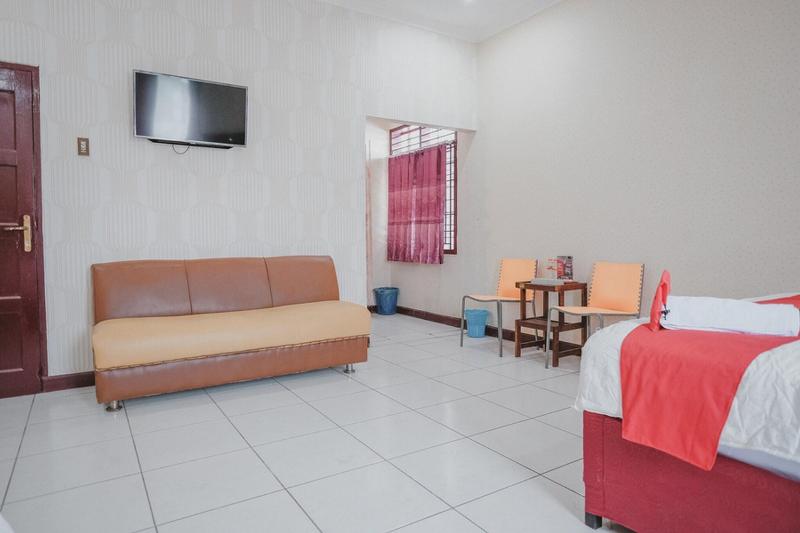 Formerly RedDoorz Plus near Istana Maimun Medan - Oda