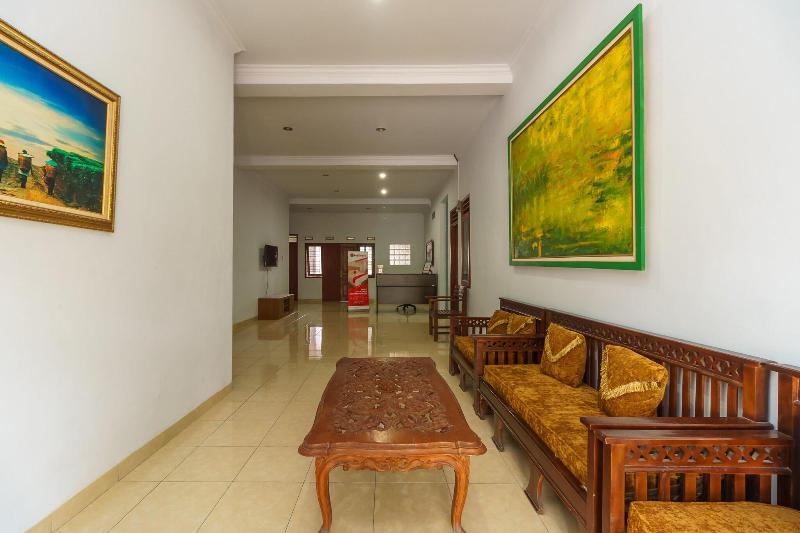 Formerly RedDoorz Syariah @ Jalan Dr Mansyur Medan - Lobi