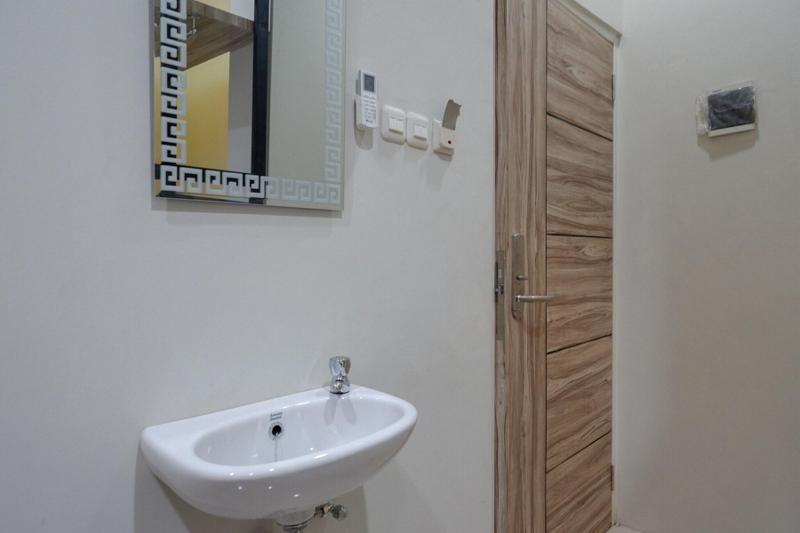 Formerly RedDoorz @ Jalan Kartini Semarang - Oda