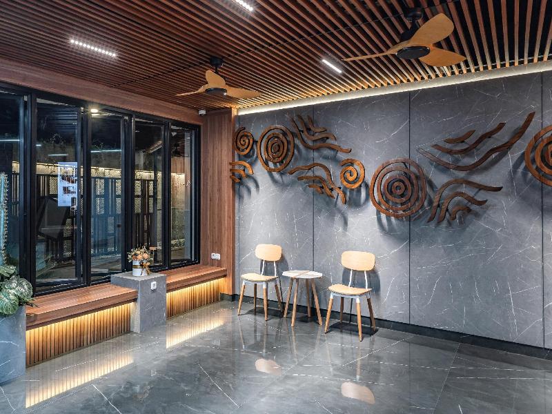 LOA Living Solo Baru - Lobi