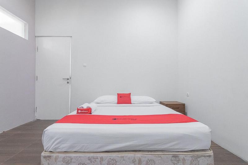 Formerly RedDoorz Resort Idelansia HomeStayCiater - Oda