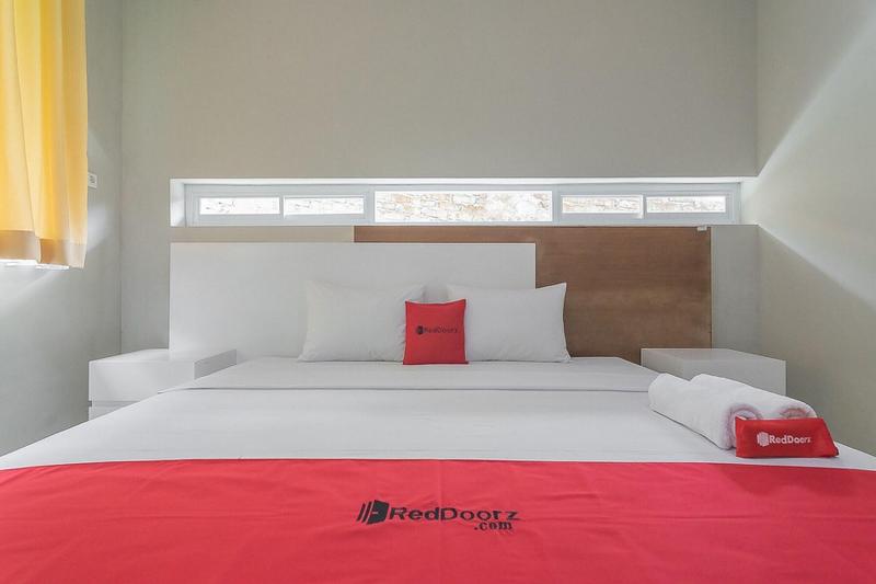 Formerly RedDoorz Resort Idelansia HomeStayCiater - Oda