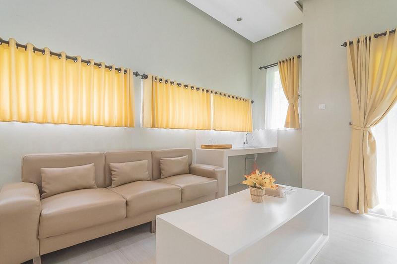 Formerly RedDoorz Resort Idelansia HomeStayCiater - Oda