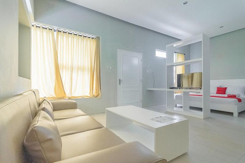 Formerly RedDoorz Resort Idelansia HomeStayCiater - Oda