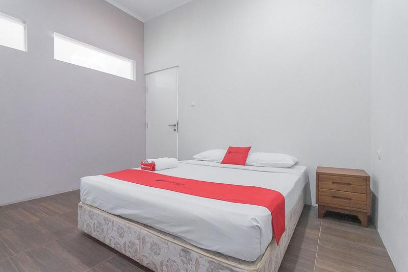 Formerly RedDoorz Resort Idelansia HomeStayCiater - Oda