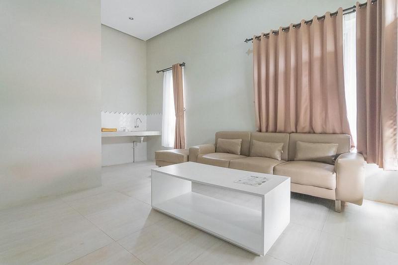 Formerly RedDoorz Resort Idelansia HomeStayCiater - Oda