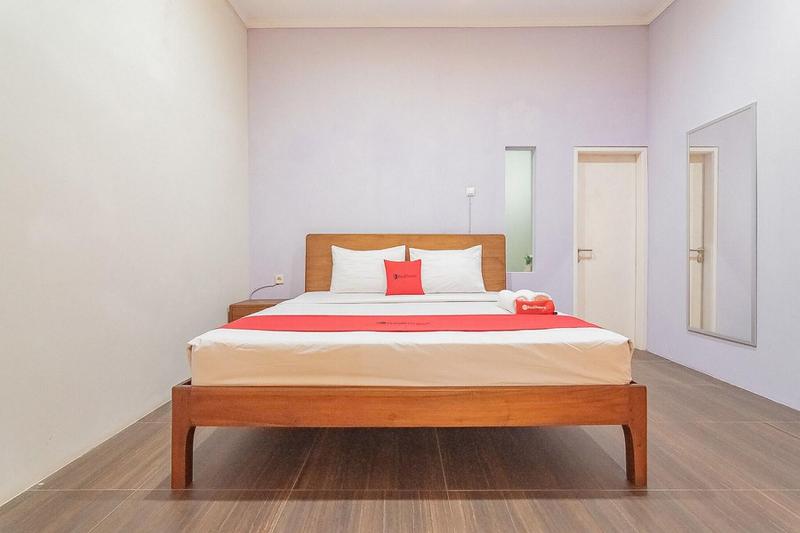 Formerly RedDoorz Resort Idelansia HomeStayCiater - Oda