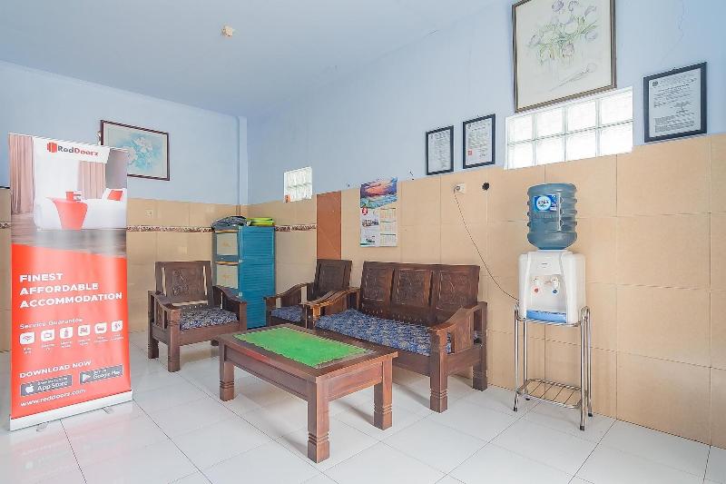 Formerly RedDoorz Tambak Mekar Street Subang - Lobi