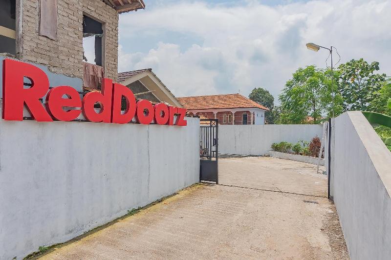 Formerly RedDoorz Tambak Mekar Street Subang - Genel