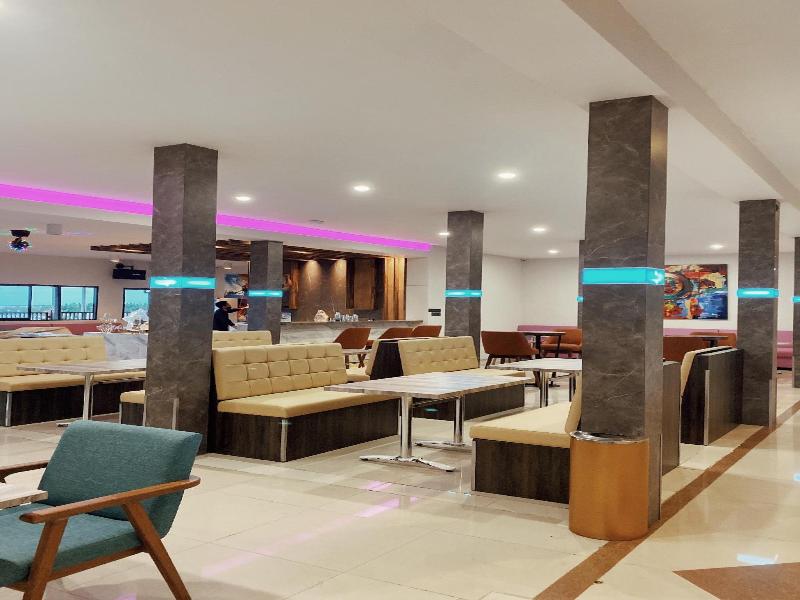 Hotel Paradise by CaLia Tarakan - Restoran