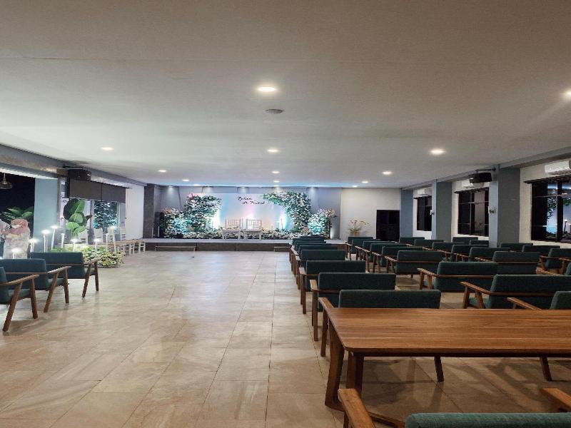 Hotel Paradise by CaLia Tarakan - Restoran