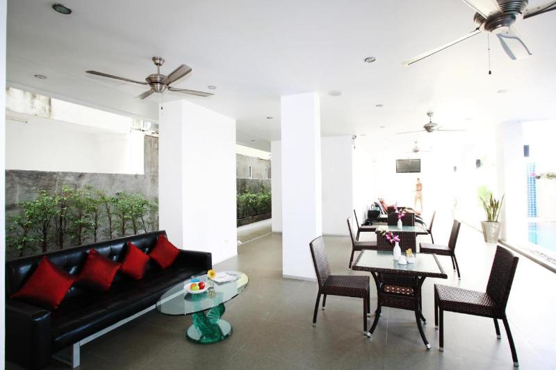 One World One Home Naiharn Hotel by ZUZU - Lobi