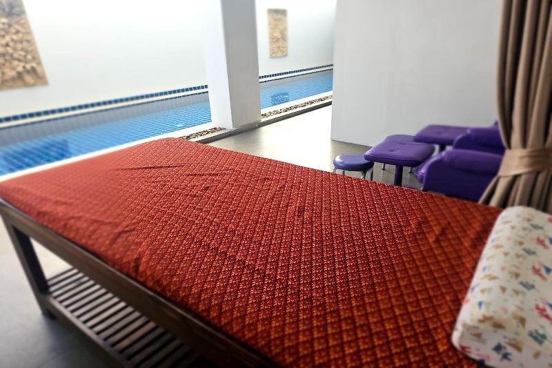 One World One Home Naiharn Hotel by ZUZU - Aktivite