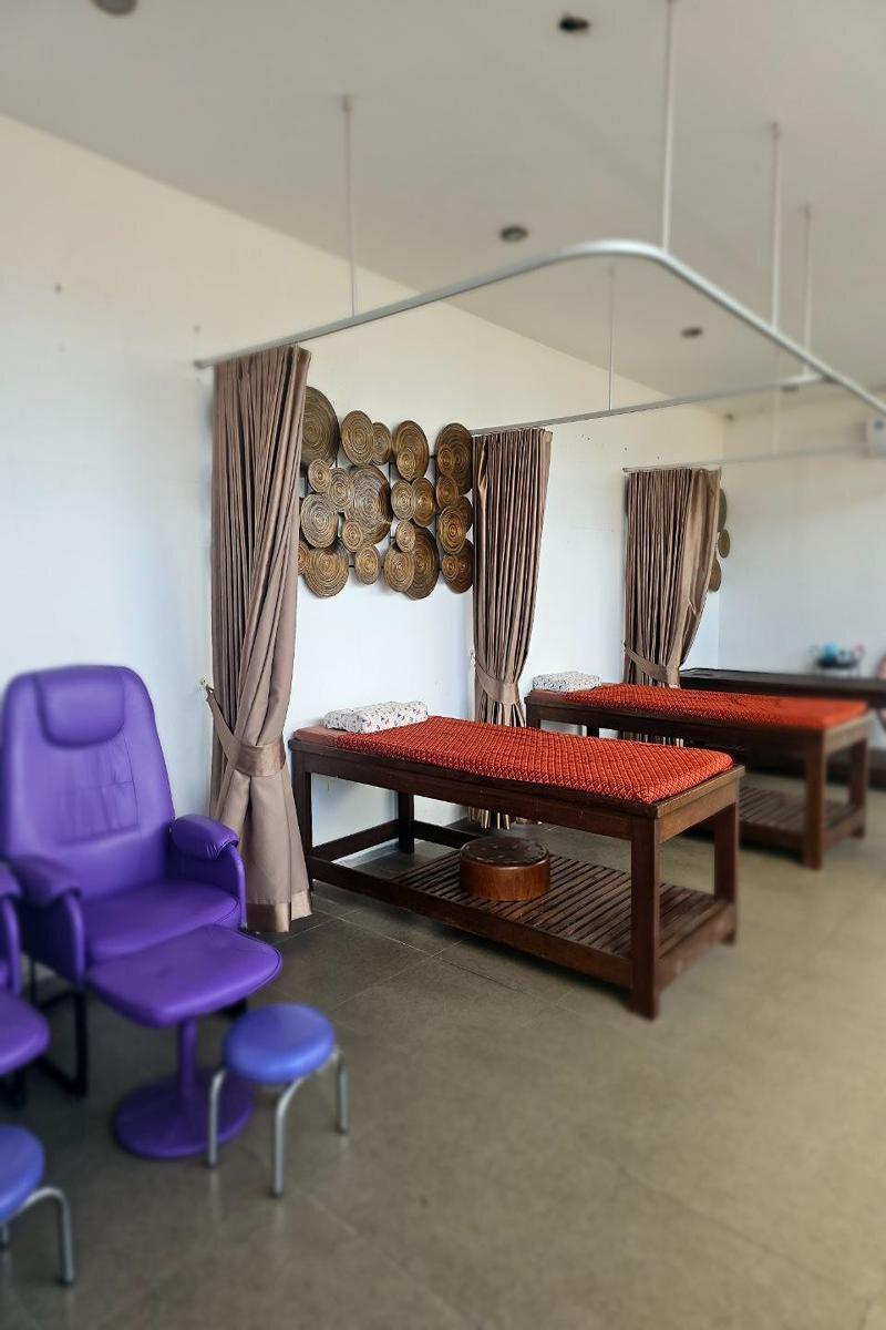 One World One Home Naiharn Hotel by ZUZU - Aktivite