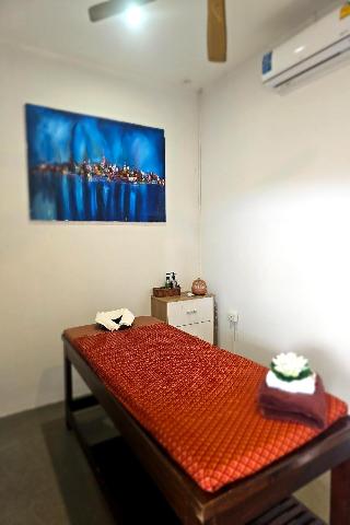One World One Home Naiharn Hotel by ZUZU fotoÄŸrafÄ±