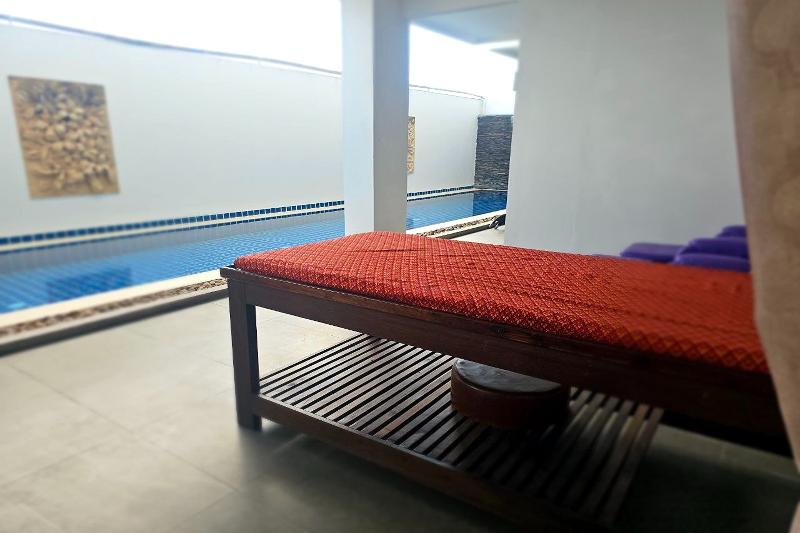 One World One Home Naiharn Hotel by ZUZU - Aktivite