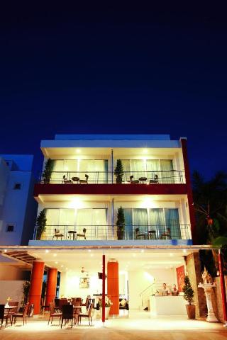 One World One Home Naiharn Hotel by ZUZU otel fotoğrafı