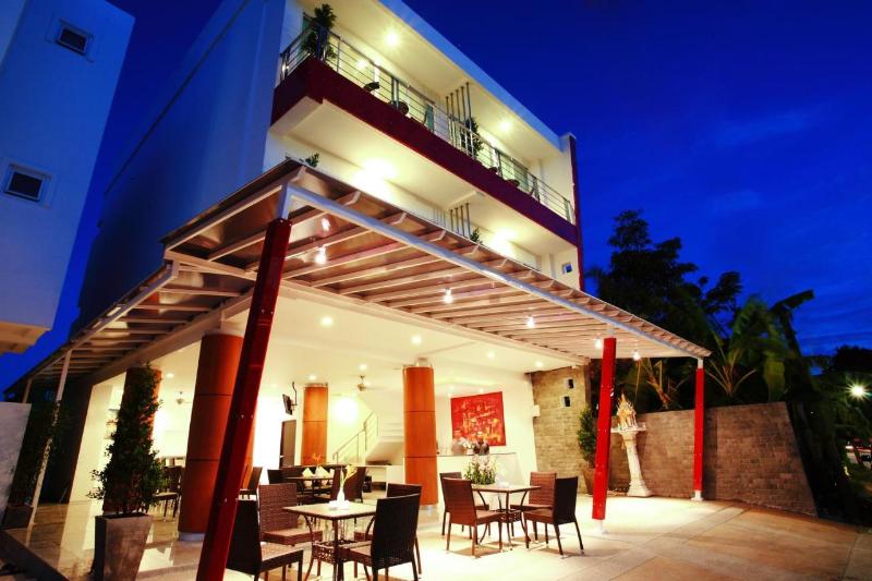 One World One Home Naiharn Hotel by ZUZU - Genel