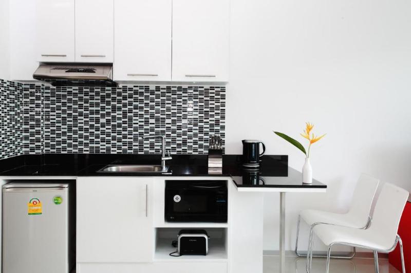 One World One Home Naiharn Hotel by ZUZU - Oda