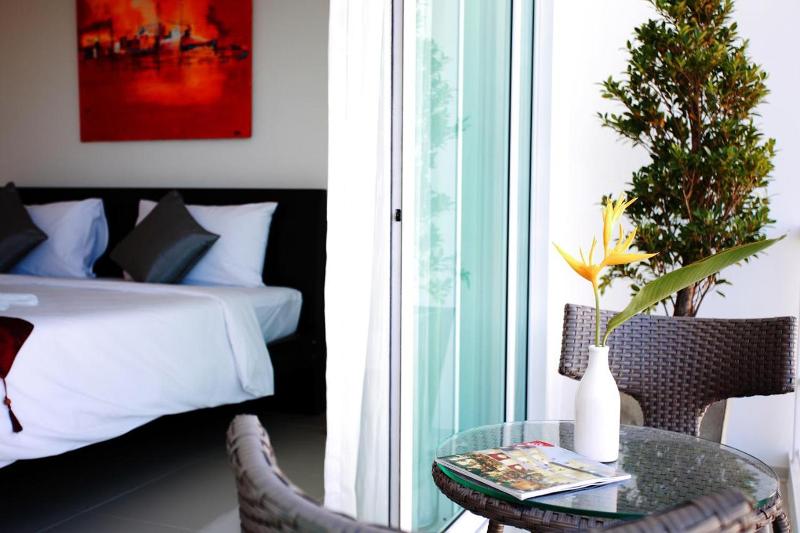 One World One Home Naiharn Hotel by ZUZU - Oda