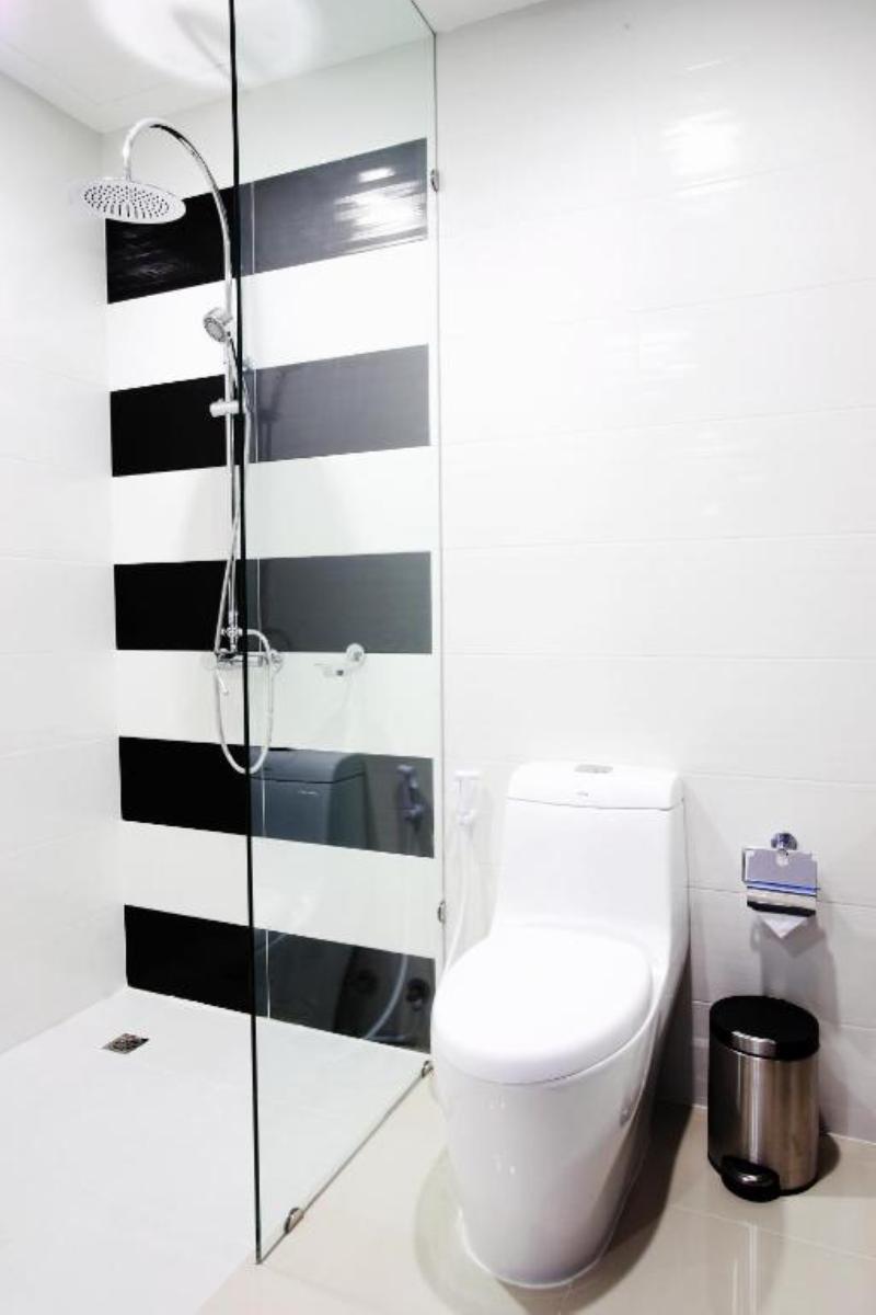 One World One Home Naiharn Hotel by ZUZU - Oda