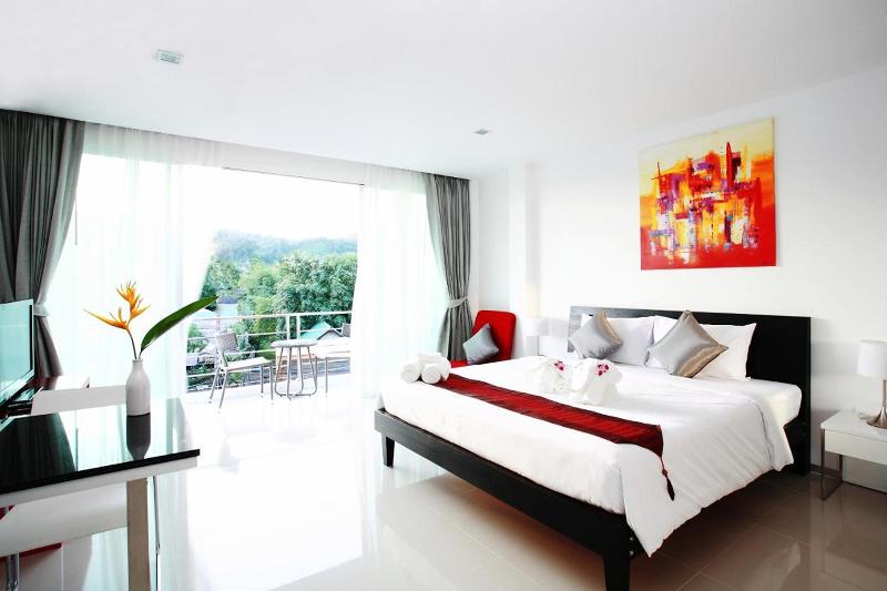 One World One Home Naiharn Hotel by ZUZU - Oda
