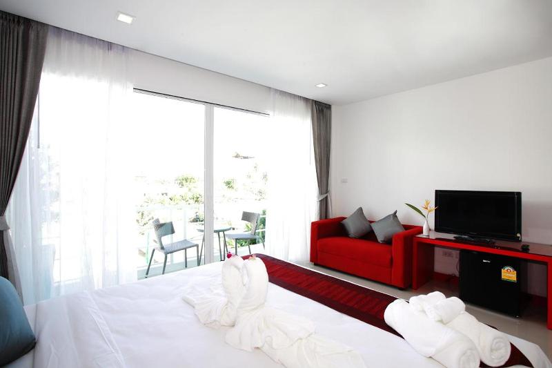 One World One Home Naiharn Hotel by ZUZU - Oda