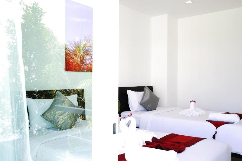 One World One Home Naiharn Hotel by ZUZU - Oda