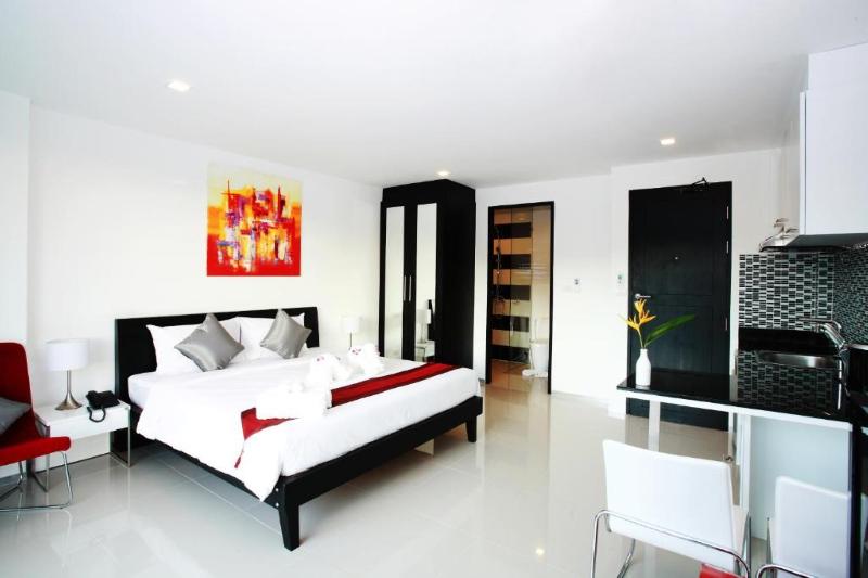 One World One Home Naiharn Hotel by ZUZU - Oda