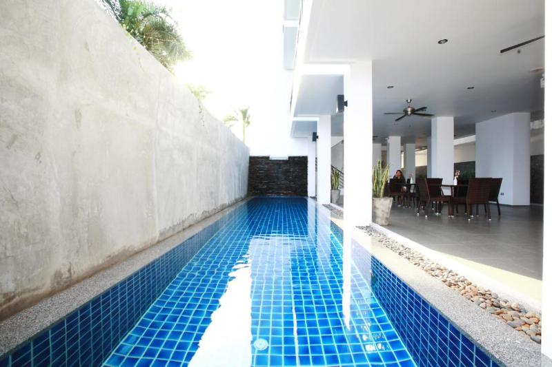 One World One Home Naiharn Hotel by ZUZU - Havuz
