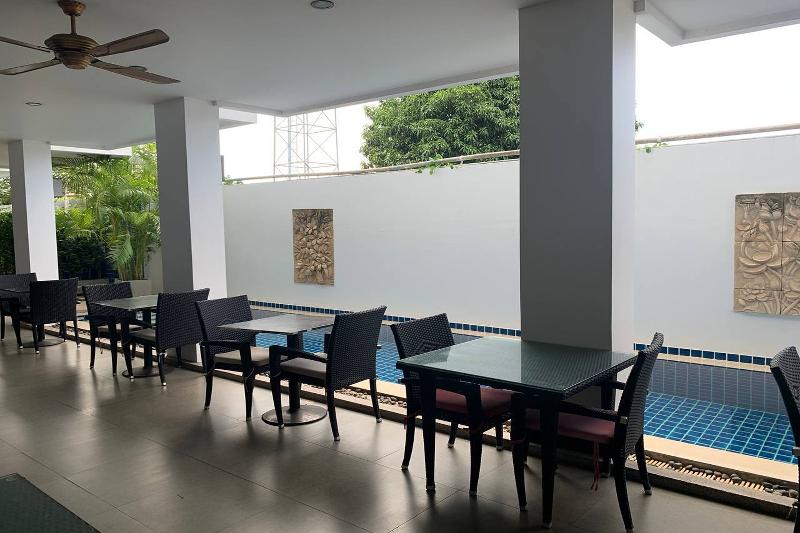 One World One Home Naiharn Hotel by ZUZU - Havuz