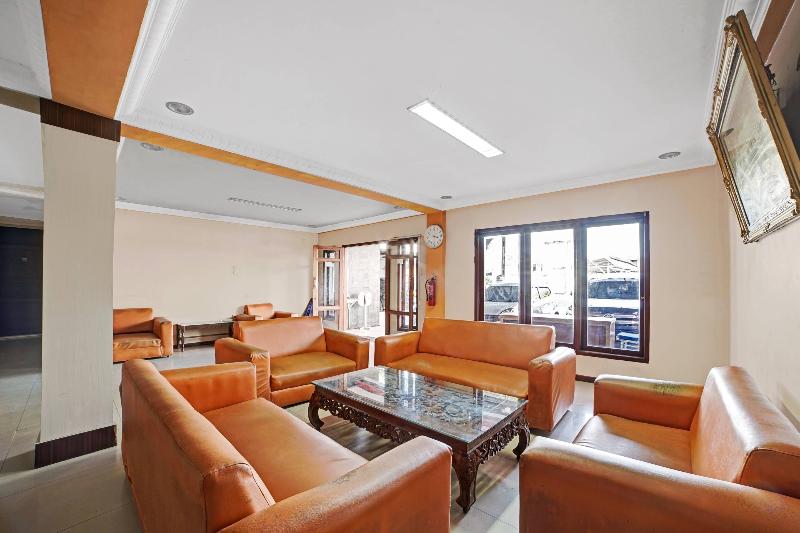 OYO 90487 Wisma Kuta Karang Baru - Lobi