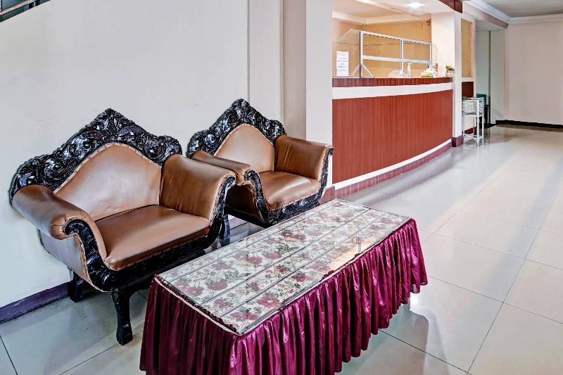 OYO 90487 Wisma Kuta Karang Baru - Lobi