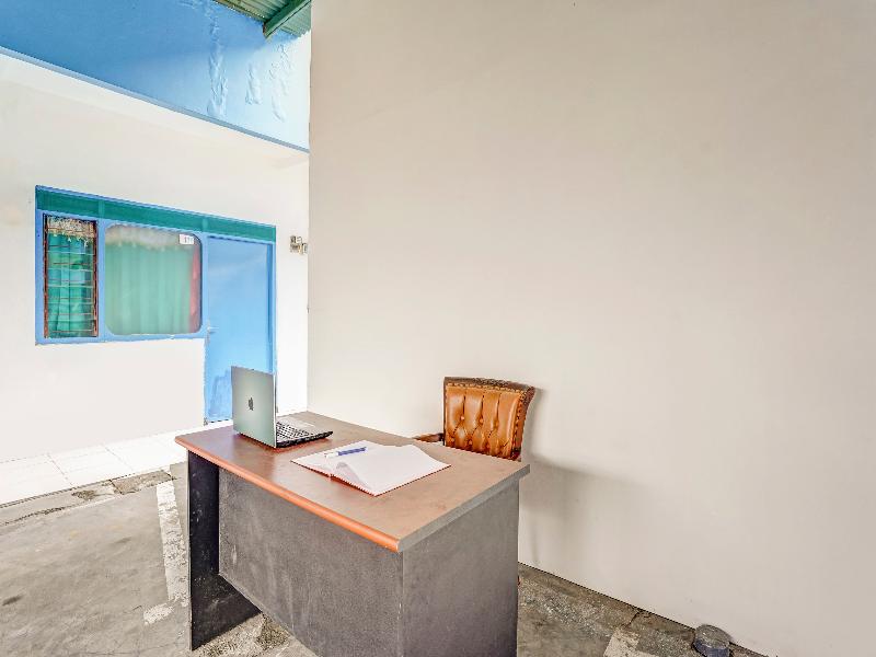 OYO 90523 Homestay Jenggolo - Lobi