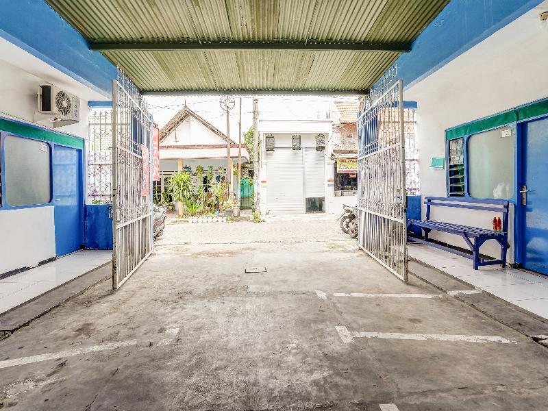 OYO 90523 Homestay Jenggolo - Genel