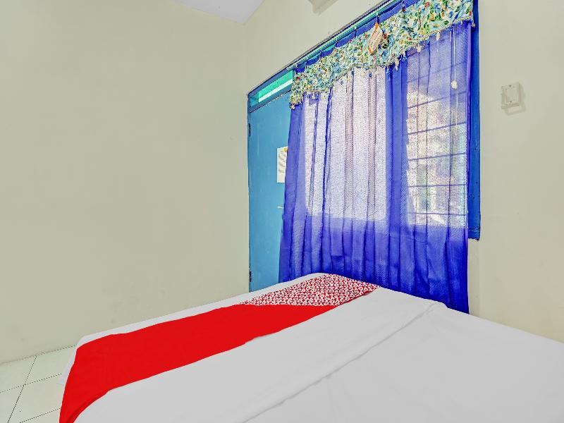 OYO 90523 Homestay Jenggolo - Oda