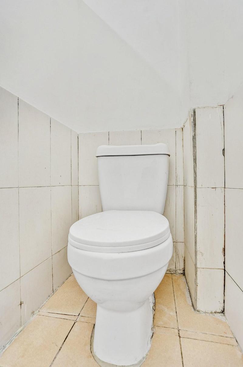 OYO 90523 Homestay Jenggolo - Oda