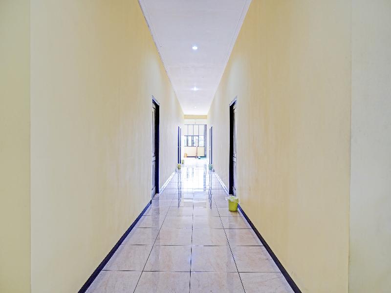 OYO 90442 Almeira Homestay Syariah Sub - Genel
