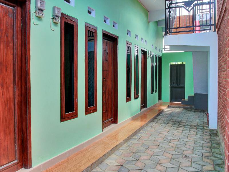 SPOT ON 90537 De Wisma Emas - Lobi